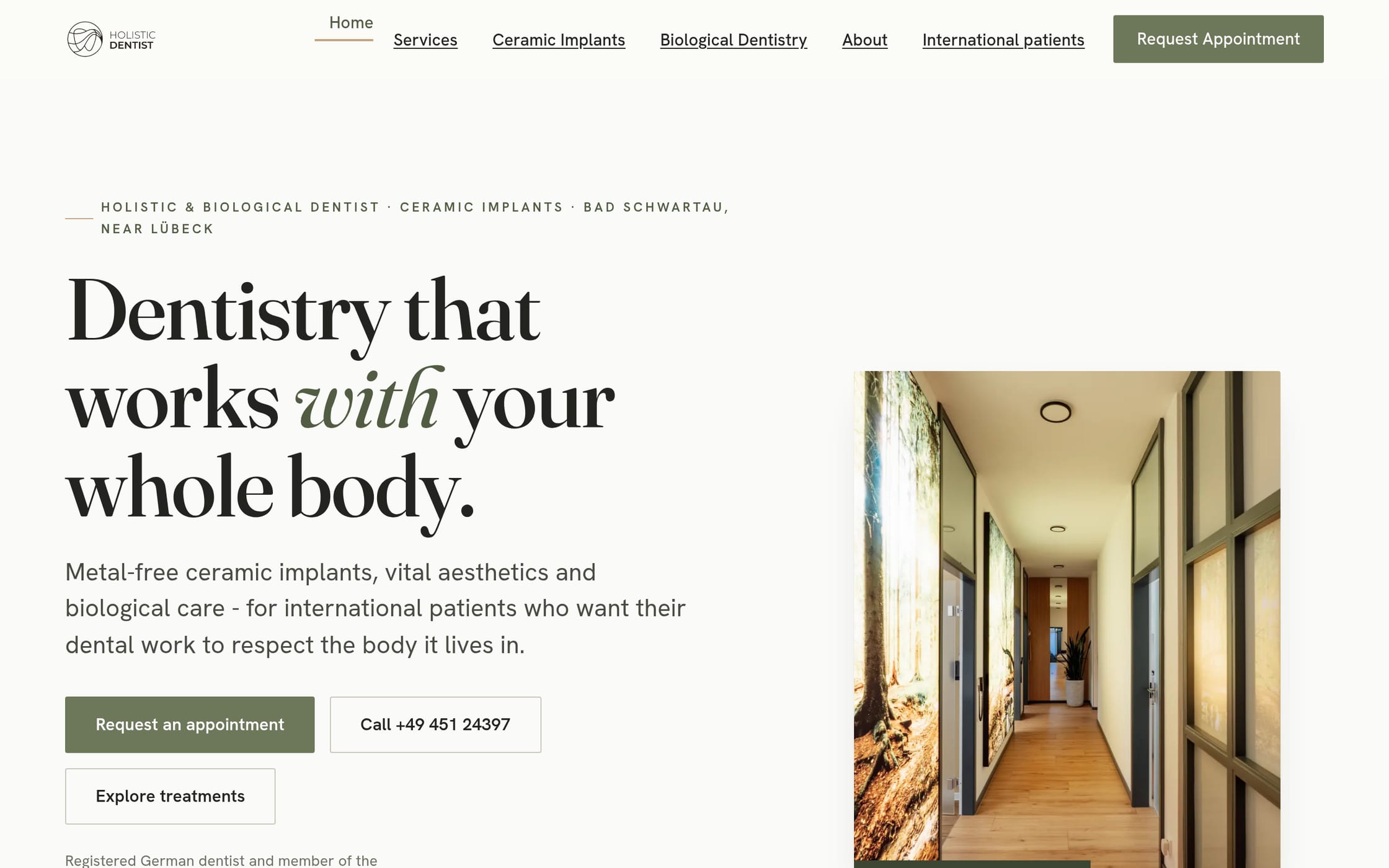 Startseite von holistic-dentist.eu mit Terminbuchung direkt im Hero